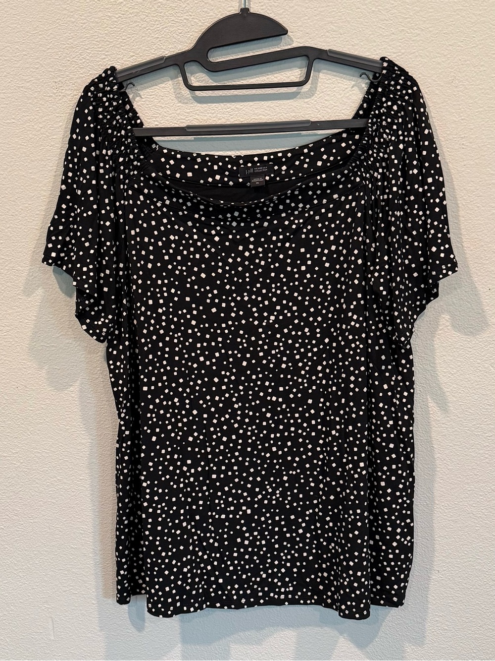 TAHARI Long Sleeve Blouse Abstract Dot Pattern Black White V Neck Women’s Medium